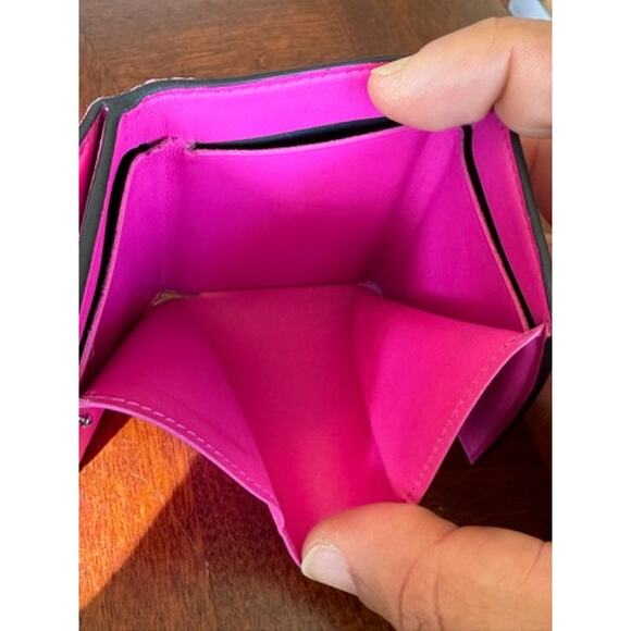 LOUIS VUITTON Tri-Fold Wallet Discovery LV Logo*Fluorescent Pink Rose*Box Incld. - Picture 12 of 14